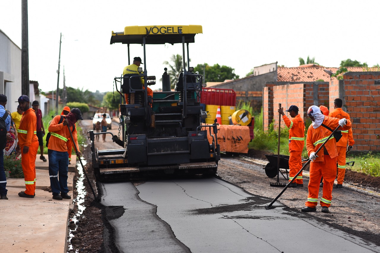 INFRAESTRUTURA Prefeitura de Caxias MA começa asfaltamento do