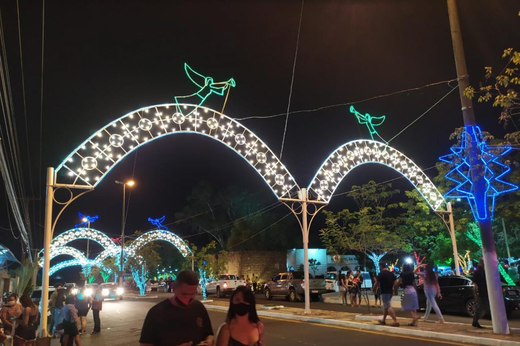 NATAL ILUMINADO - Prefeitura de Caxias monta decoração no Morro de Santo  Antônio e em 20 outros pontos da cidade - Prefeitura Municipal de  CaxiasPrefeitura Municipal de Caxias