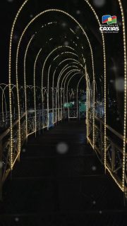 ▶️✨ Aperta o play e deixa a luz te guiar para o nosso Natal Iluminado!

Caxias está um espetáculo à parte. Cada detalhe, cada cor e cada luz revela a magia que tomou conta da cidade. Afinal, o nosso brilho é bom demais! 🌟💫

Viva essa emoção de pertinho e celebre cada canto da nossa cidade.✨

#NatalIluminado2025 #NossoBrilhoÉBomDemais #PrefeituraDeCaxias