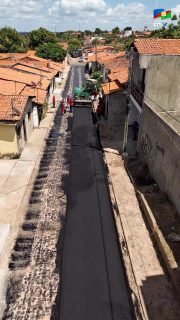 🚧🛣️ O asfalto chegou na rua Riachão, na Vila Lobão!Mais uma rua recebendo melhorias e seguimos trabalhando pelos bairros da nossa cidade. 🤝Em parceria com o Governo do Maranhão, seguimos avançando! 🚧#MaisAsfalto #CaxiasAvança #Infraestrutura #PrefeituraDeCaxias