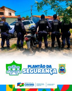 🚨👮‍♂️ Plantão da Segurança em ação!

Durante patrulhamento no bairro Ponte, a Guarda Municipal de Caxias abordou um suspeito com mandado de prisão em aberto e, a partir das informações levantadas, localizou outros dois envolvidos em um roubo de motocicleta. 🏍️🚔

A moto roubada também foi recuperada nas proximidades da Areninha do Parque da Cidade. Os envolvidos foram encaminhados à Delegacia de Polícia Civil para as providências cabíveis.

Segurança e proteção nas ruas de Caxias!

#PlantãoDaSegurança #GuardaMunicipal #SegurançaPública #PrefeituraDeCaxias